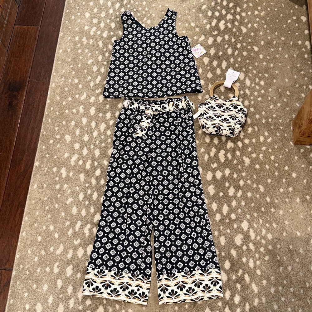 Girls’ Black and White Patterned Two-Piece Set with Bag. Size M (7/8) NWT